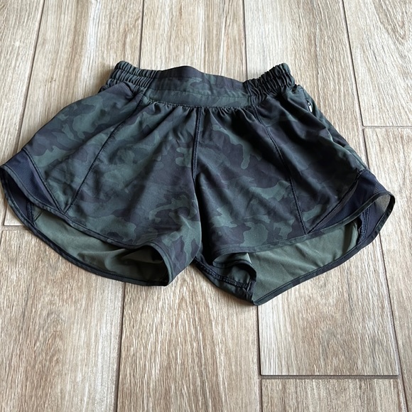 lululemon athletica Pants - Lululemon Camo Hotty Hot 4 inch Shorts